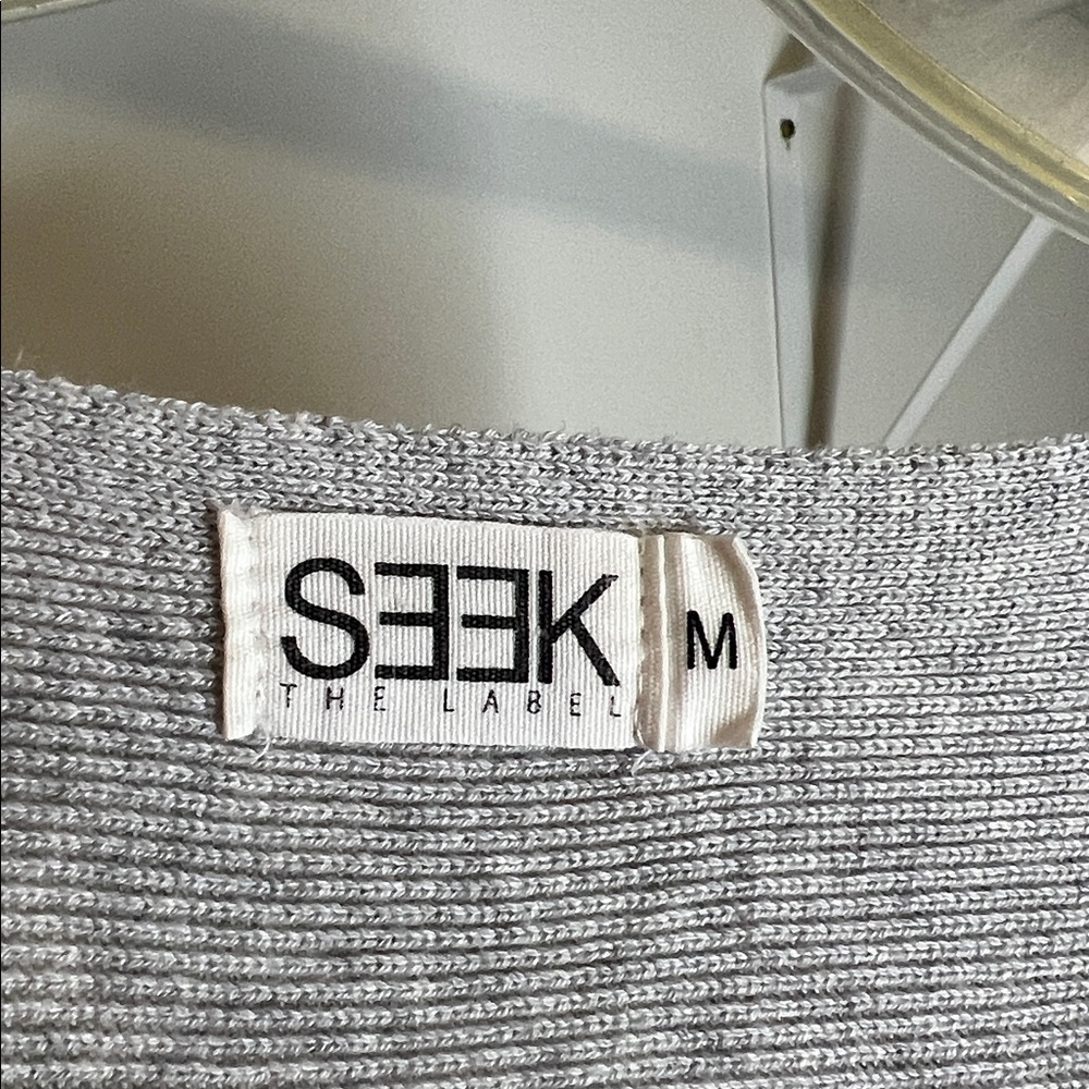 Seek the Label Gray V-Neck Sweater- M - Picture 4 of 5